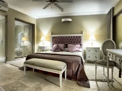 Carina Hotel