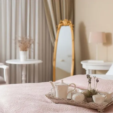 فندق Carina